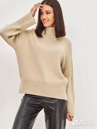 Свитер женский бежевый