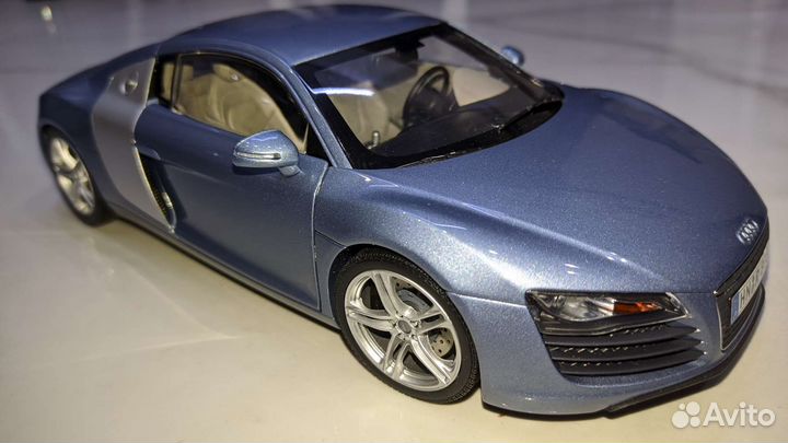 Коллекционная машина r8