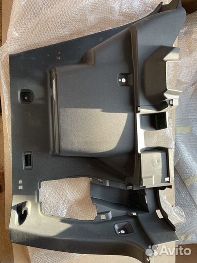Обшивка багажника toyota corolla verso R10