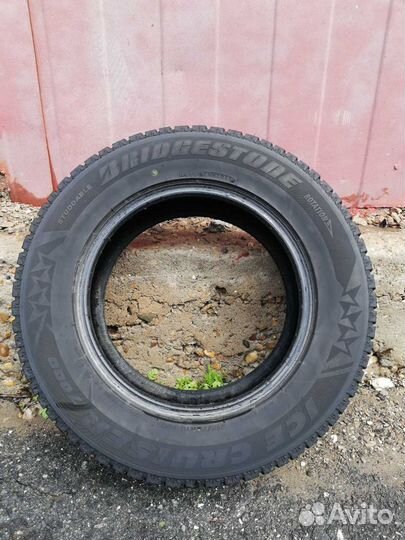 Bridgestone Ice Cruiser 7000 215/70 R16 100T