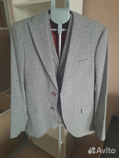 Мужской костюм тройка 48