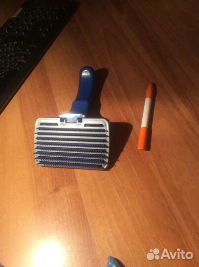 Monge,расчёска,носки,рулетка,ботинки,игрушки