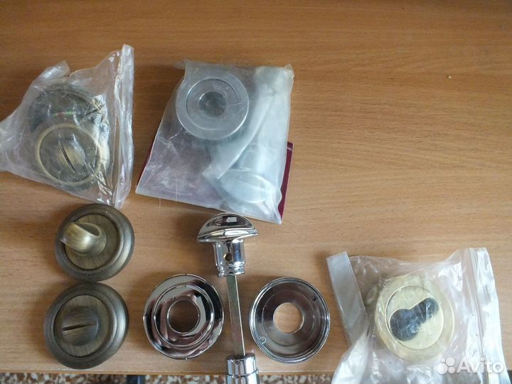 Дверные фиксаторы и накладки на замок Италия