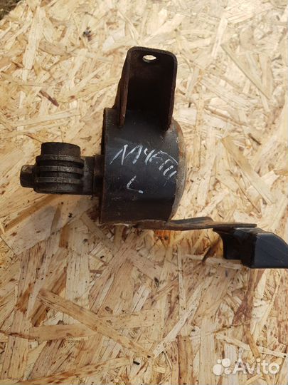 Опора двигателя передняя левая Chevrolet Lacetti