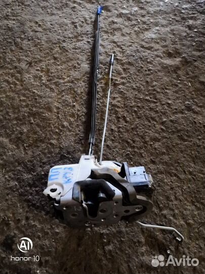 Замок двери передний правый Chevrolet Cruze J300