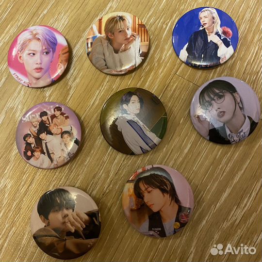 Брелки и значки kpop / аниме / геншин импакт