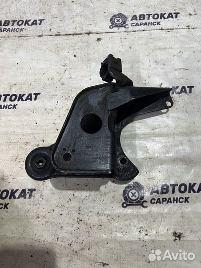 Кронштейн двигателя задний Nissan Primera P11