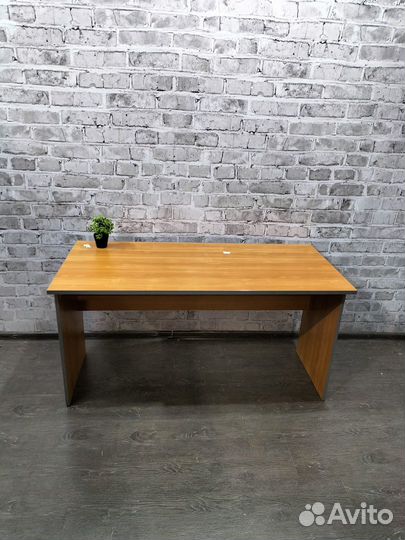 Стол для дома и офиса