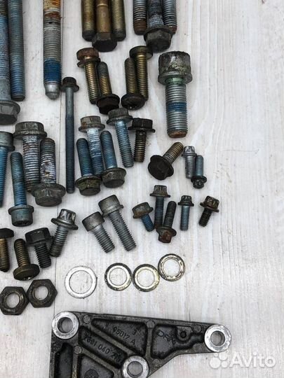 Болт навесного оборудования Mercedes М111