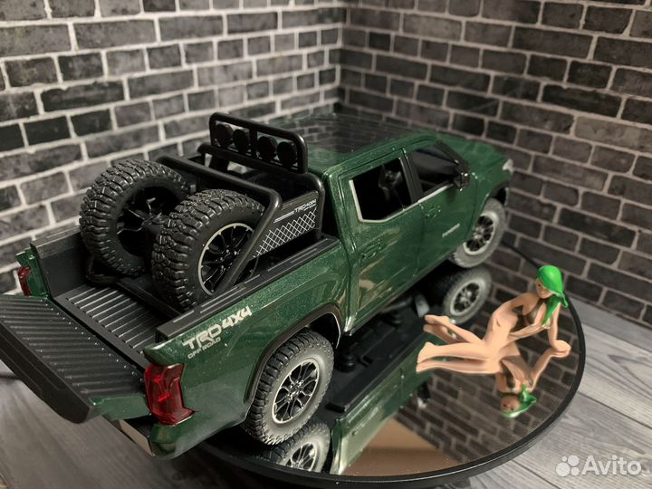 Модель 1/24 Toyota Tundra (green)