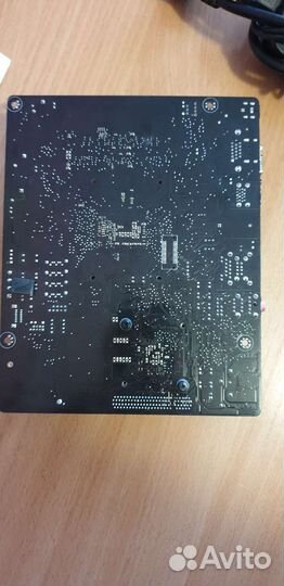 Материнская плата с процессором и памятью