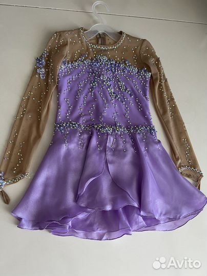 Платье для выступлений фигурного катания