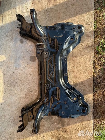 Передний подрамник peugeot 408