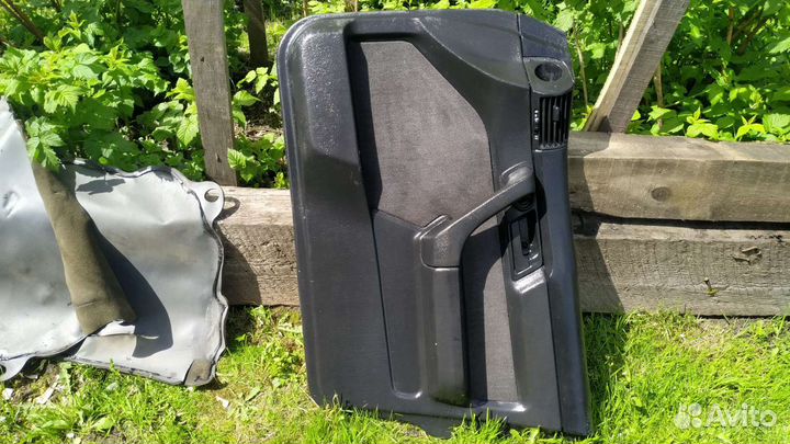 BMW e34 передние дверные карты (левая +правая)