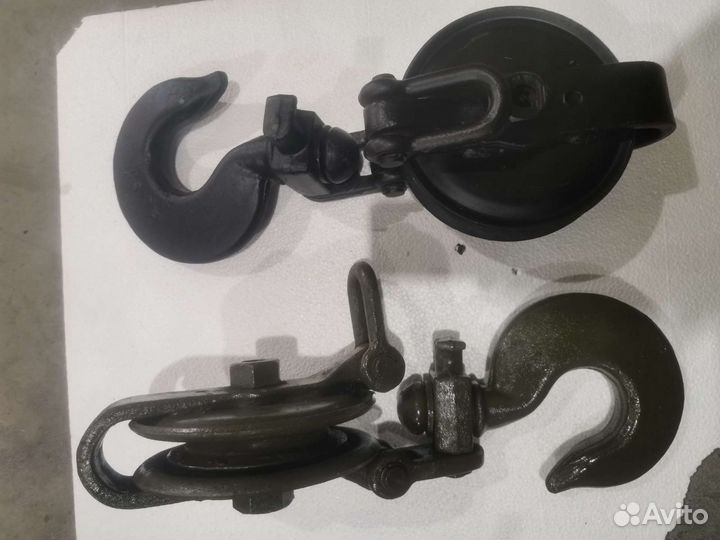 Гак с крюком от военной техники
