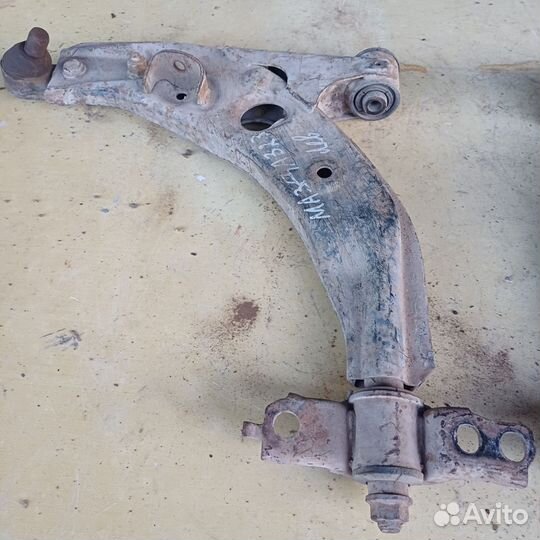 Рычаг передний правый левый Мазда 323