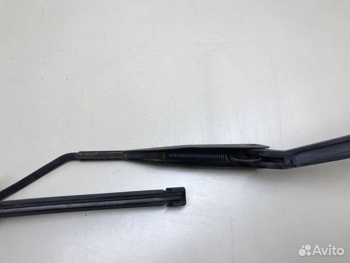 Поводок стеклоочистителя передний левый Hyundai So
