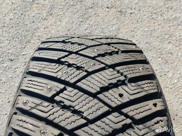 Goodyear Ultragrip Ice Arctic 215/55 R17