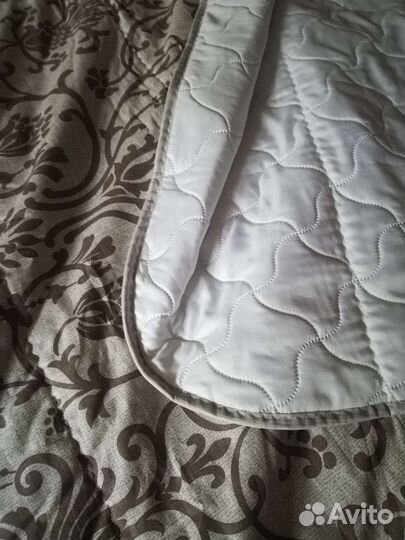 Пледы и покрывало