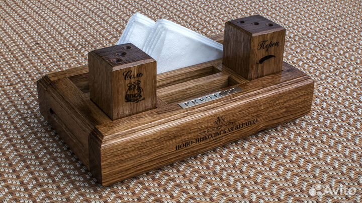 Деревянная сервировочная доска в ресторан