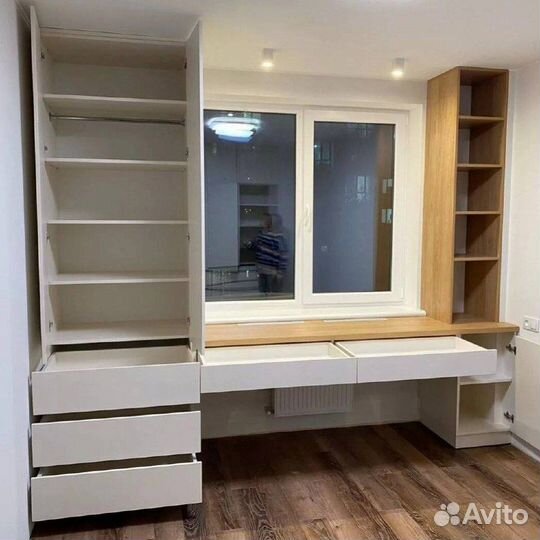 Рабочая зона у окна