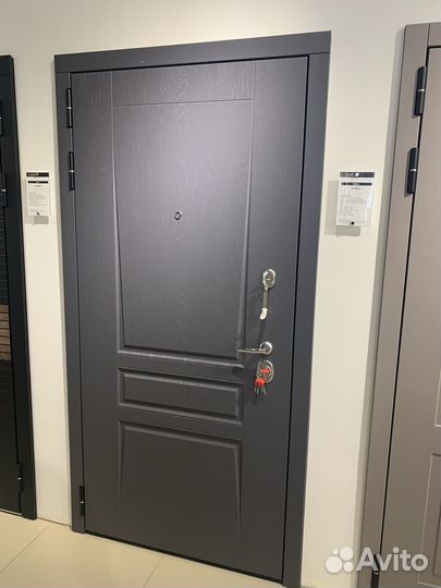 Входные двери с витрины