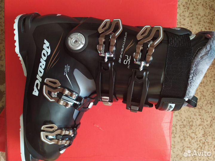Горнолыжные ботинки новые