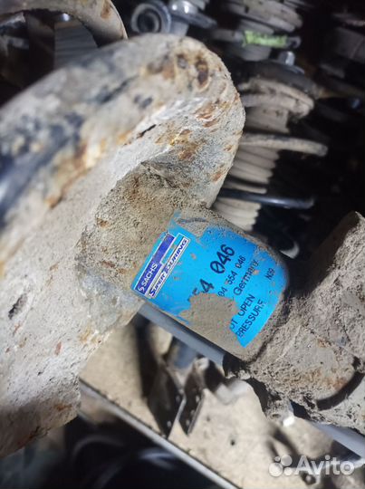 Стойка передняя Volvo S80