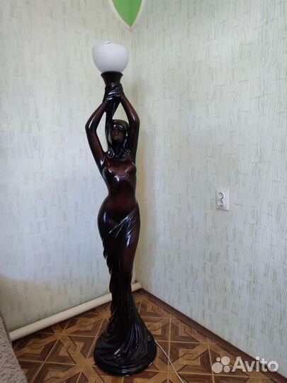 Статуя светильник