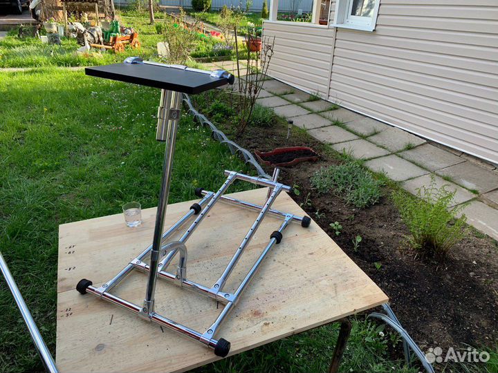 Стойка для руля с регулировкой наклона педалей