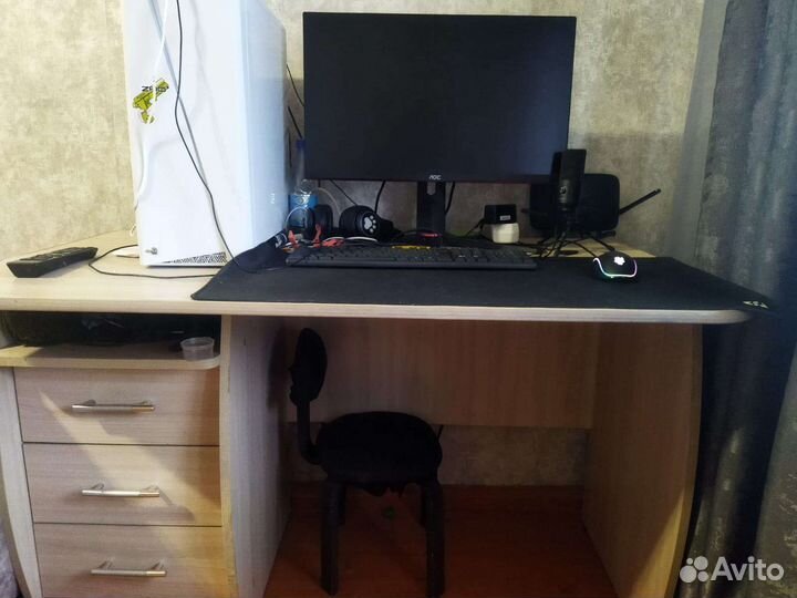Компьютерный стол