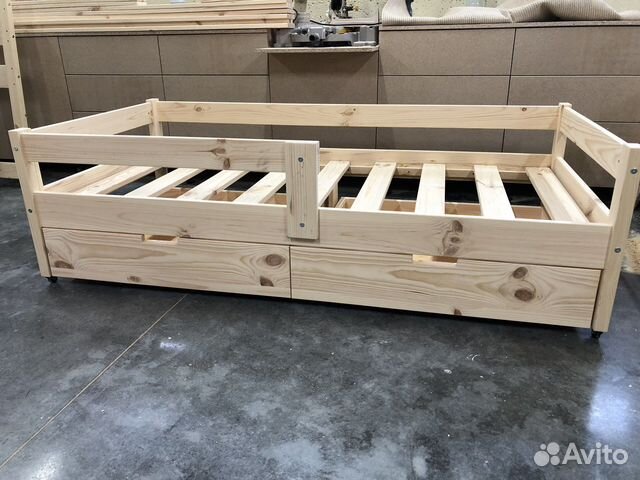 Детская кровать с ящиками