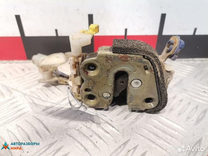 Замок двери передней левой Subaru Legacy 2 1996