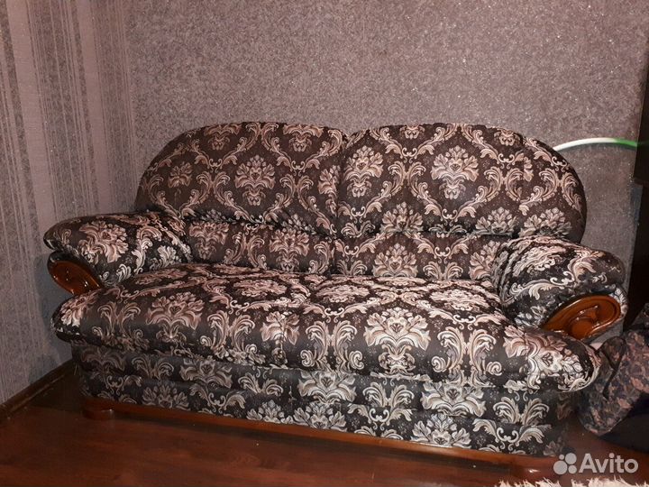 Диван