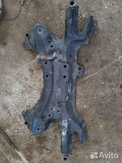 Подрамник передний Toyota Corolla E150