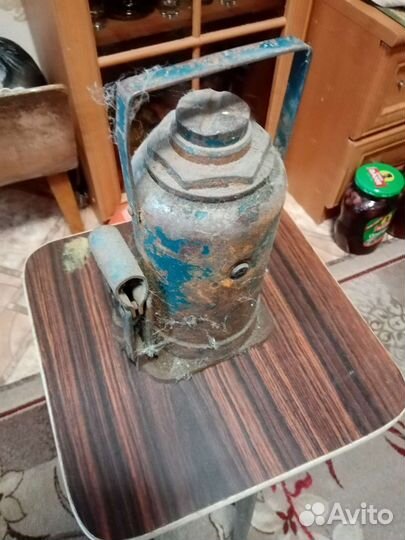 Домкрат для грузового автомобиля