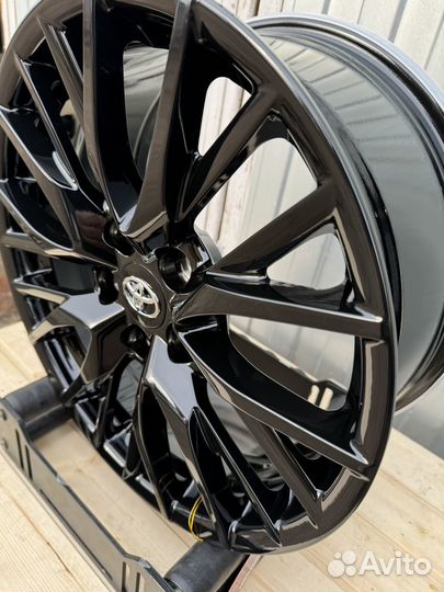 Диски Toyota r17 5*114,3,DIA 60,1,et40