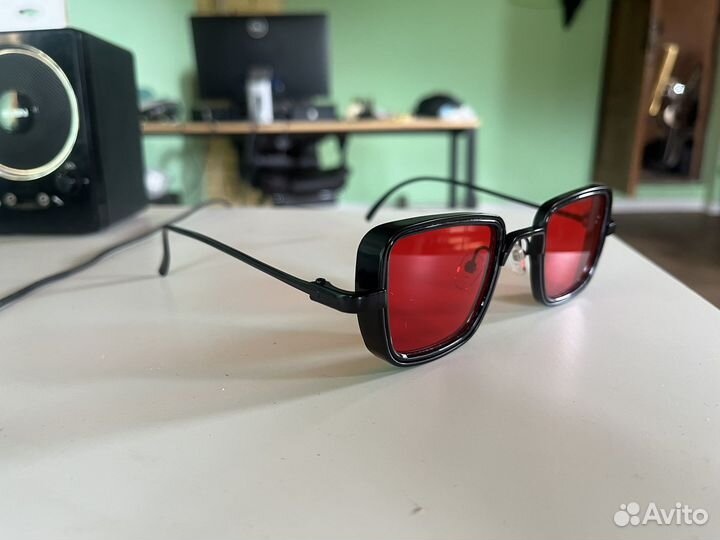 Очки красные металл новые