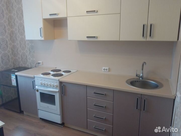 Кухонный гарнитур бу в хорошем состоянии с мойкой