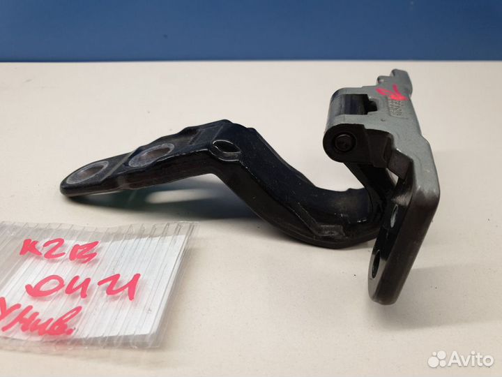 Петля двери багажника правая Mercedes E-klasse W21