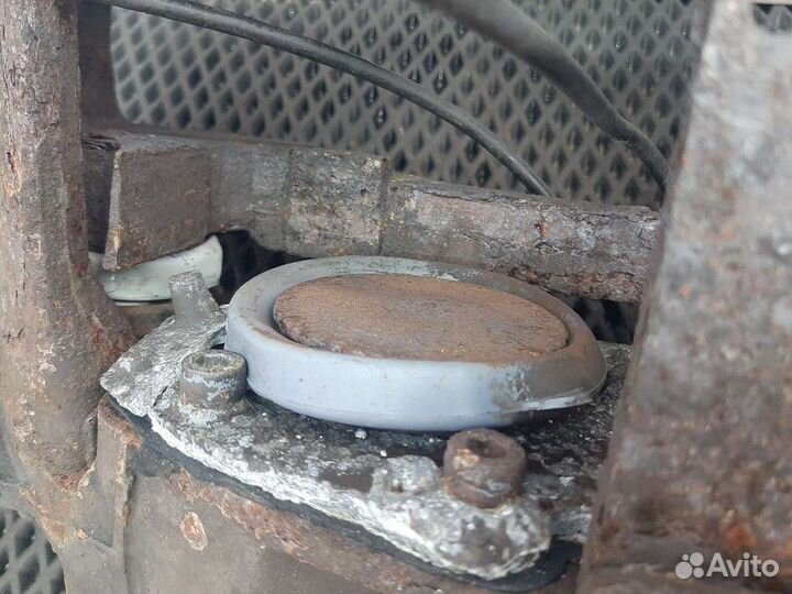 Суппорт задний левый Volvo FH