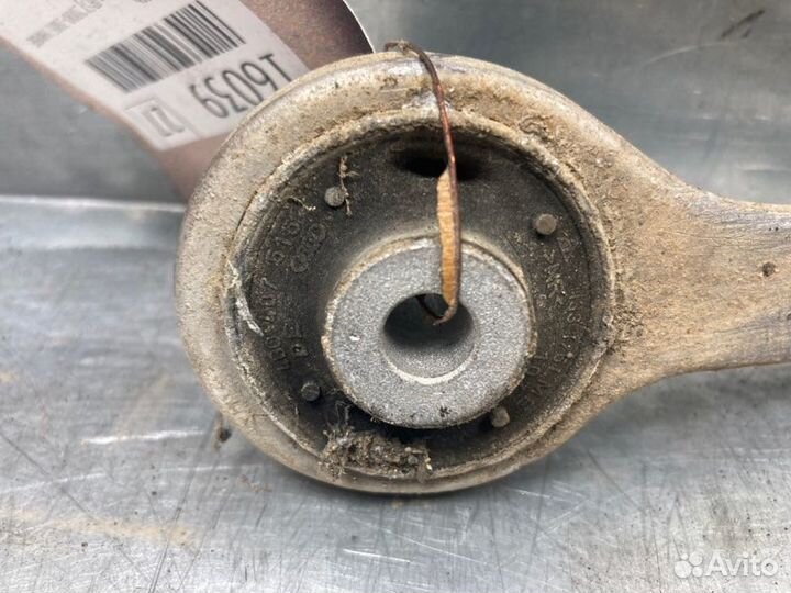 Рычаг передний верхний левый передний Volkswagen