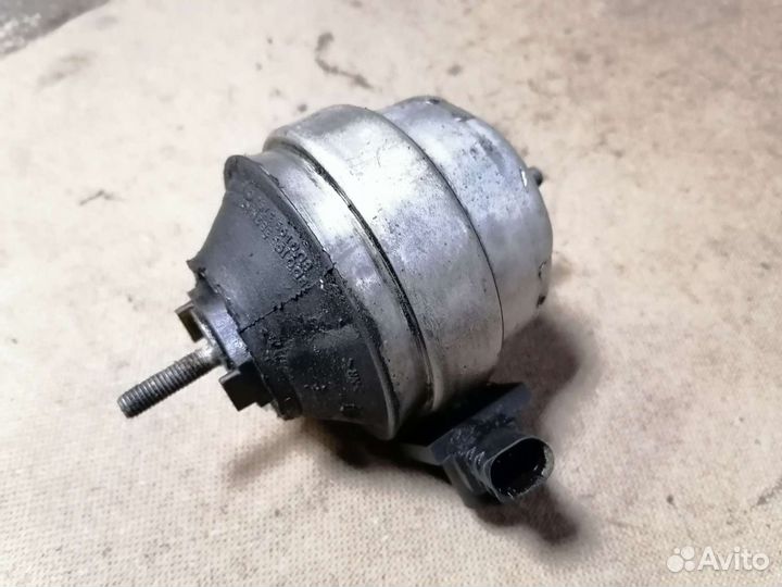 Подушка двигателя Audi,VW с датчиком,vag4b0199379e