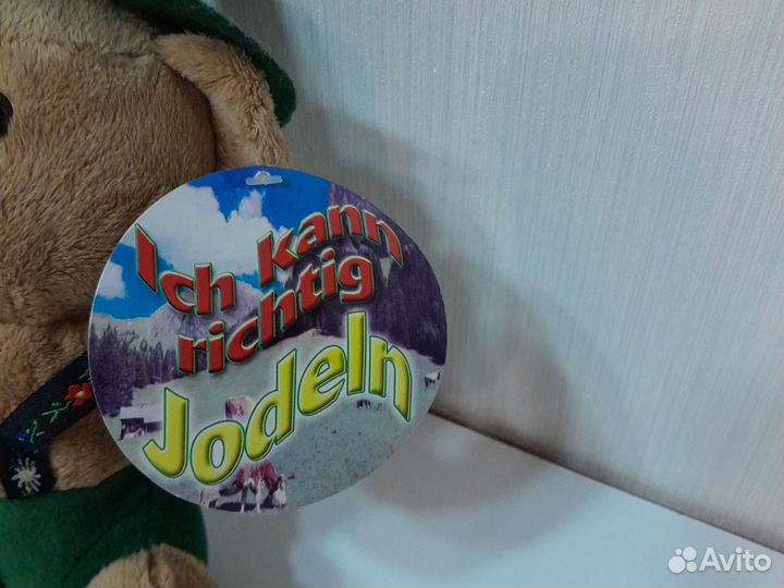 Мягкая игрушка медвежонок, поёт. Германия