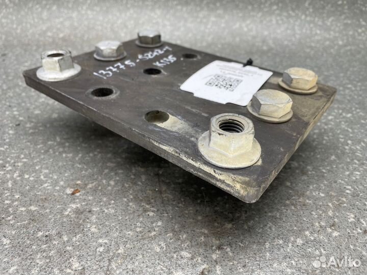 Крепежная планка кронштейна подвески компактного