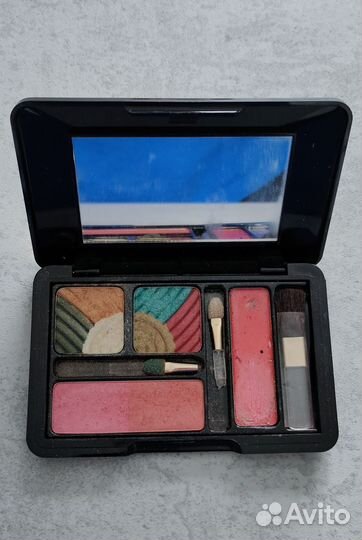 Тени для век комплектом
