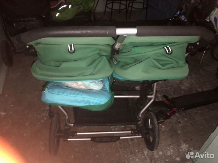 Коляска для двойни bumbleride