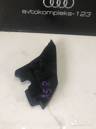 Уплотнитель крыла передний правый Audi A5 8T cala