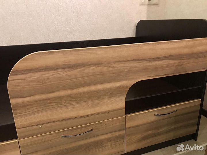 Детская кровать с бортиком