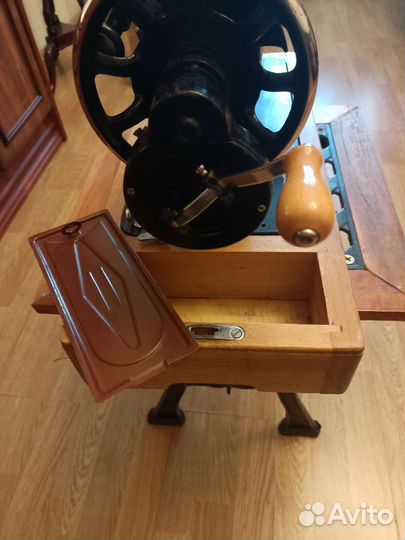 Подольская ручная швейная антикварная машинка